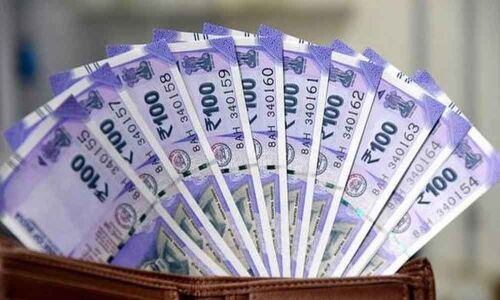 Rupee slips 17 paise to 69.59 vs USD in early trade