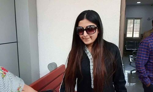 Actress complains to police against YouTube posts