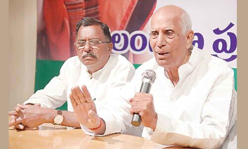 Congress lobs cheating jibe at KCR