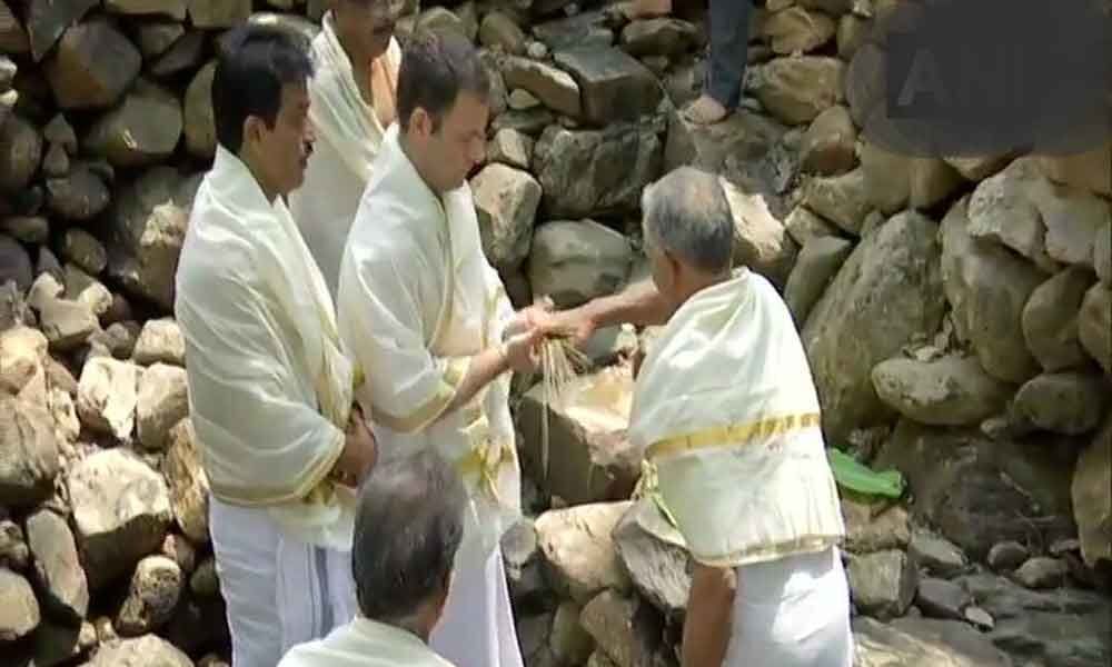 Rahul performs rituals for late family members, Pulwama victims at Kerala temple