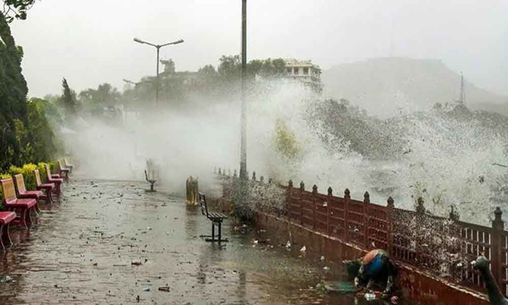 Unseasonal rain, dust storm lash parts of Gujarat; 10 dead