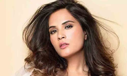 Richa bats for handloom weavers