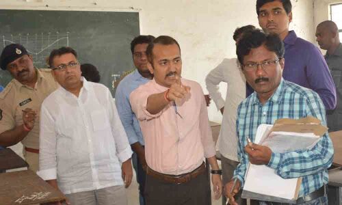 Patil reviews arrangements for parishad polls