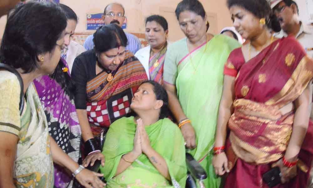 Nannapaneni seeks stringent  action against attackers of women