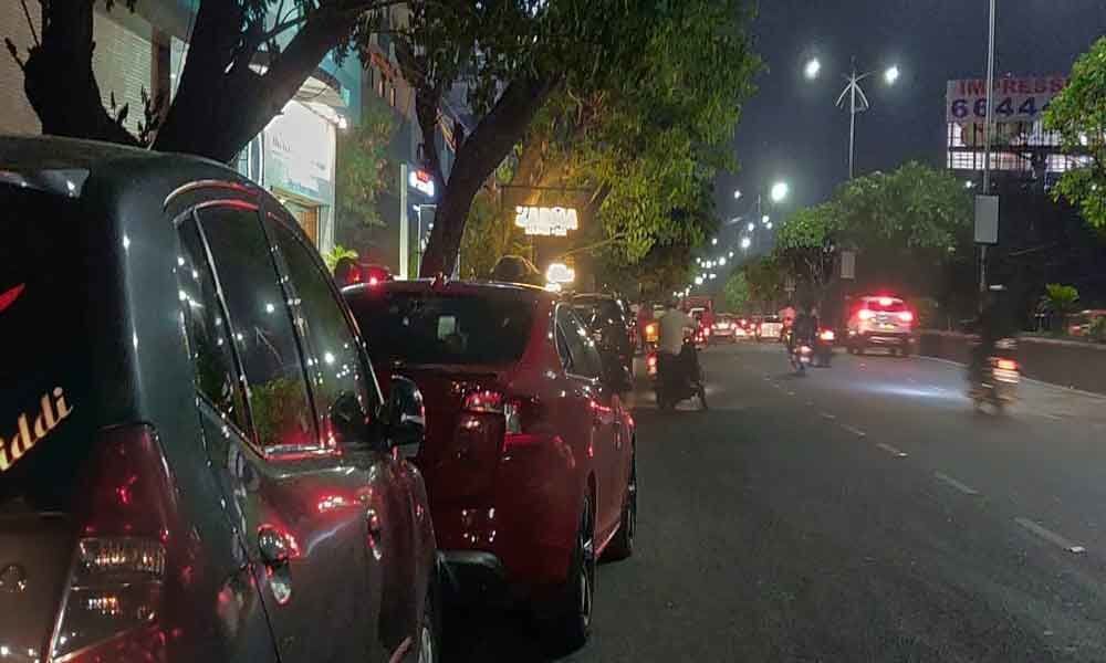 Colony people irked over illegal parking
