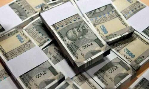 Rs 19 lakh cash seized from car in Maharashtra