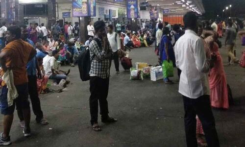 Chaos at Chennai bus Mofussil Bus Terminus due to insufficient number of buses