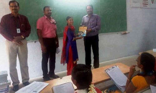 SACET distributes free material to polytechnic students