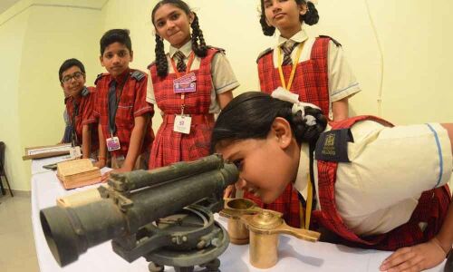 Students exhibit antique items