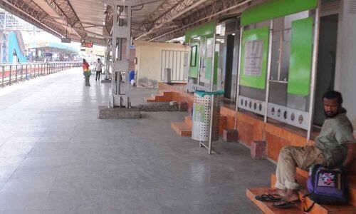 Amenities run dry for passengers on PF No 10
