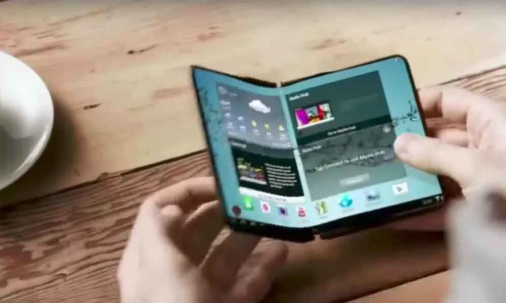 Samsung gets complaints on foldable phones