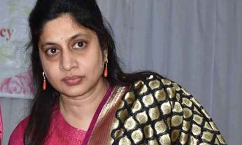 TDP leader Maganti Roopa got minor facial injuries in a car accident occurred in Hyderabad