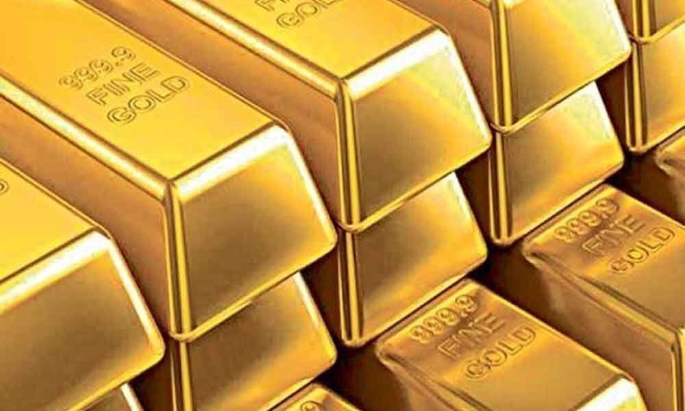 Gold gains Rs 305 on jewellers buying