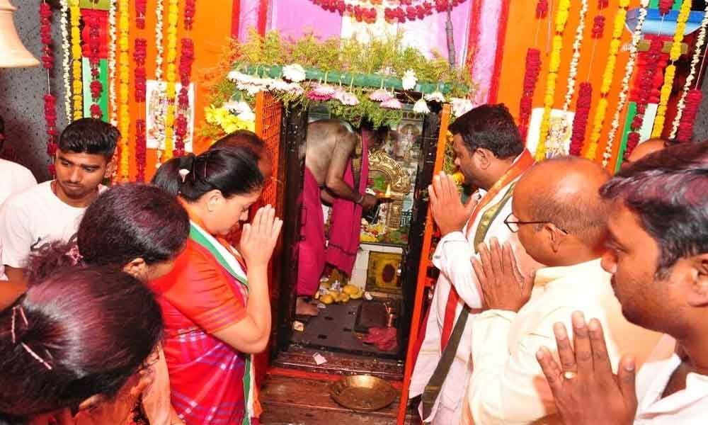 Vijayashanti takes part in Shobha Yatra