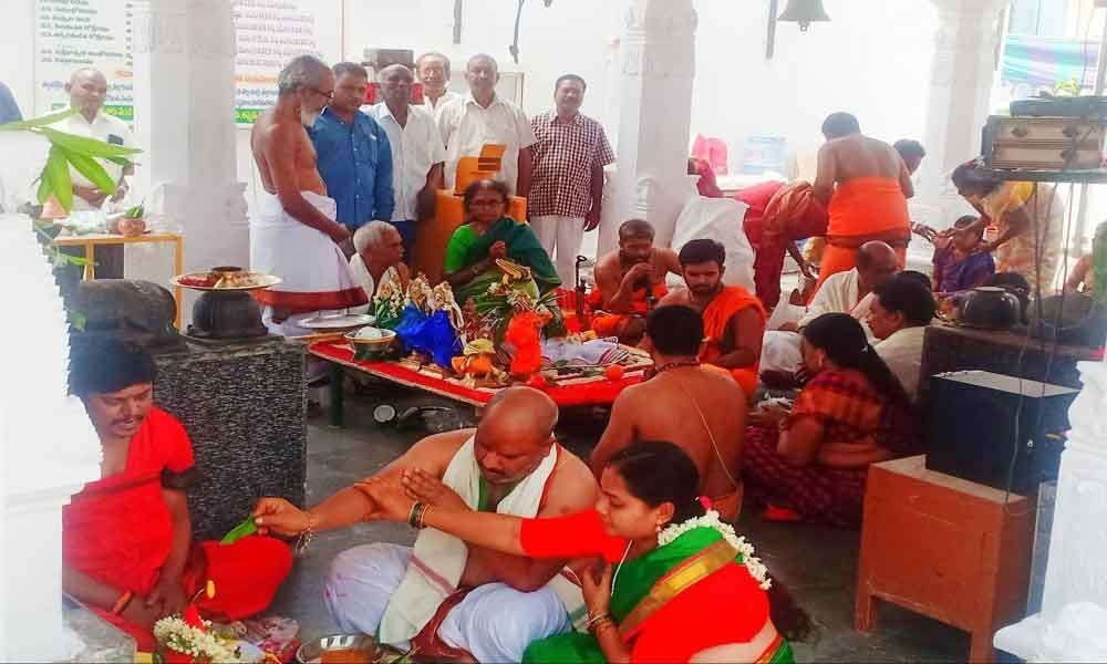 Devotees throng Balanjaneya temple