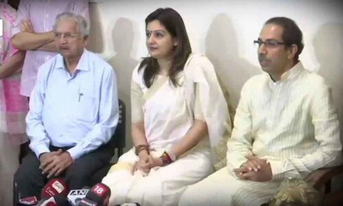 Priyanka Chaturvedi joins Shiv Sena