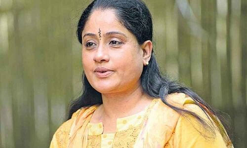 Vijayasanthi questions KCRs silence on Federal Front