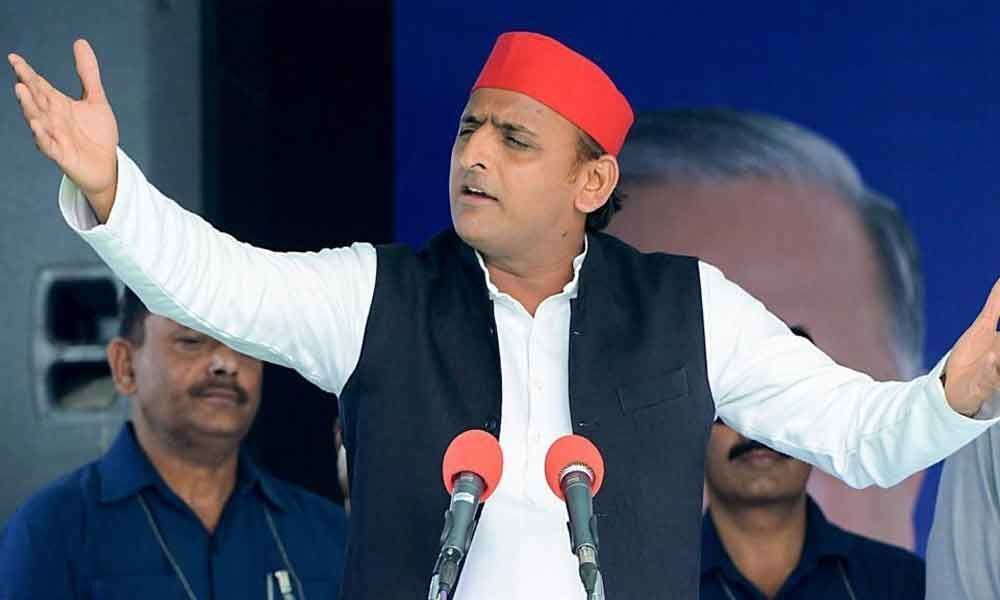 Congress sabse dhokebaaz party: Akhilesh Yadav