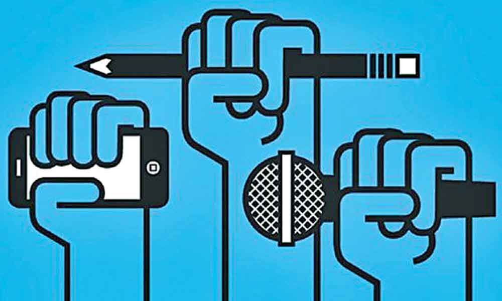 Citizens should support journalists