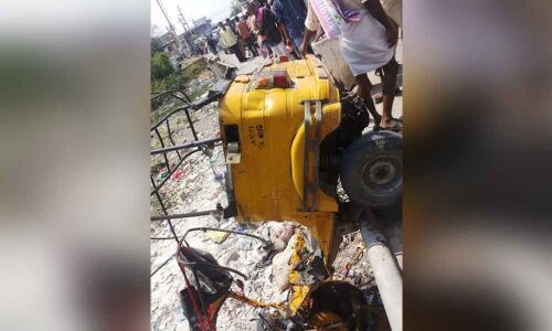 Oxygen cylinder explodes in Auto,one died another seriously injured