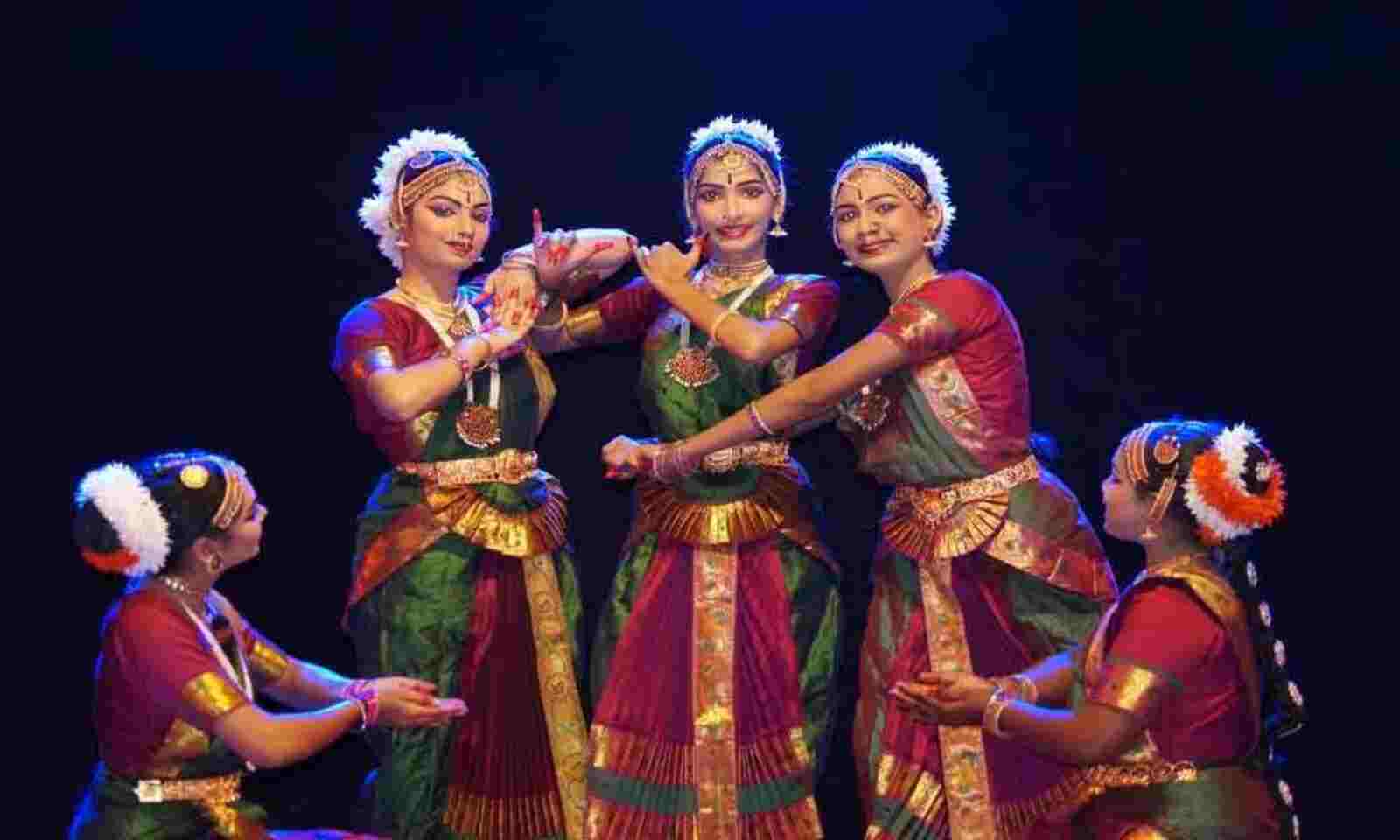 Bharatanatyam Krishna pose | Dance poses, Bharatanatyam poses, Indian  classical dancer