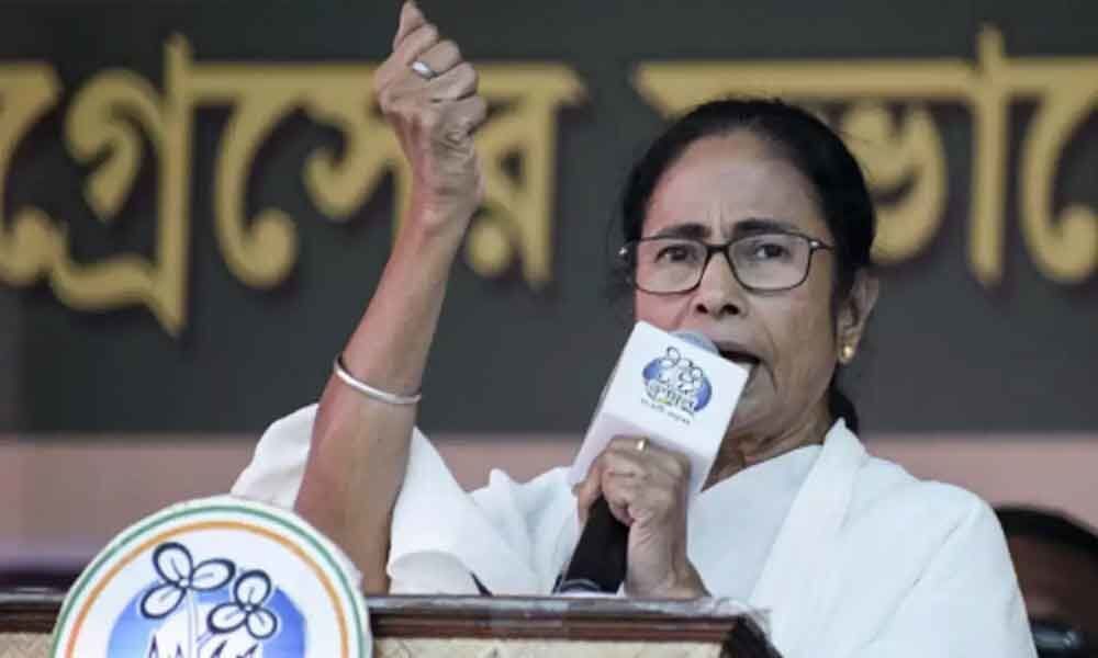 People of Bengal will pay back notebandi with votebandi: Mamata hits out at Modi