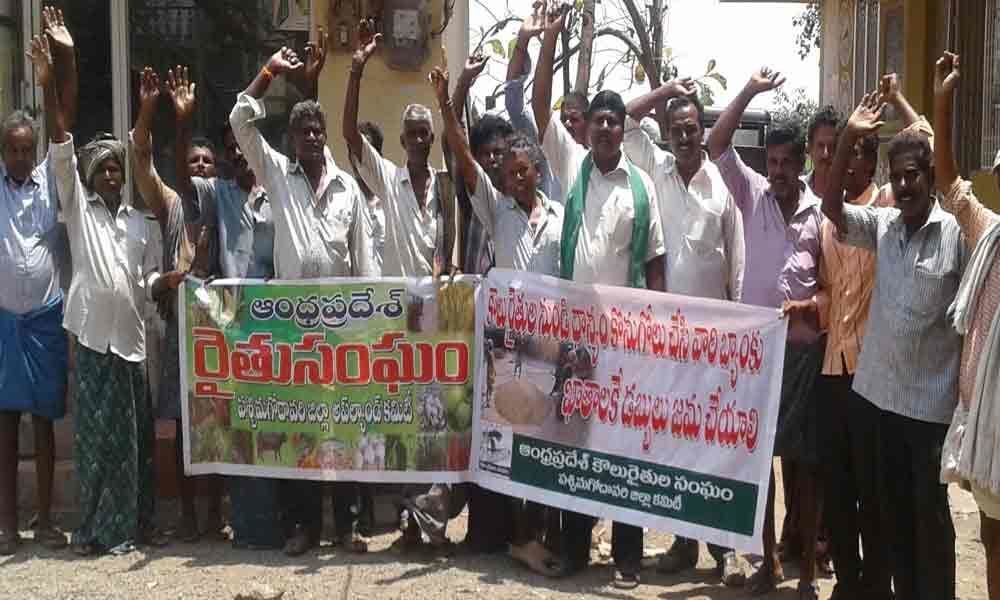 Farmers stage dharna