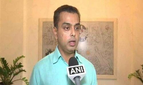 FIR filed against Mumbai Congress president Milind Deora for violating poll conduct