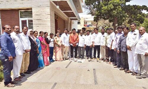 Corporator Santhi felicitates Marri Rajasekhar