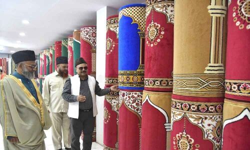 Rugs similar to those in Madina flood city