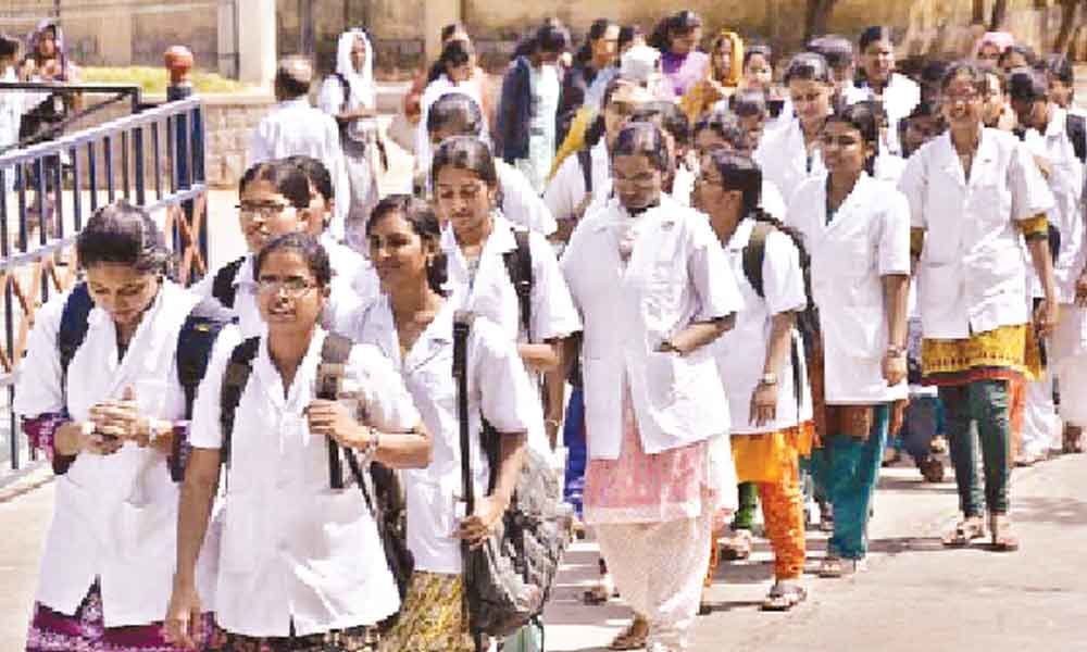 Pvt medical colleges prescription for medicos woe : Submit bond for exam hall-ticket