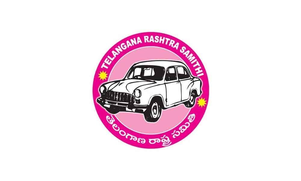 Pro-TRS Cong MLAs face pink resistance