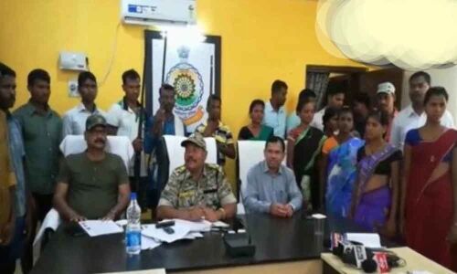 15 Naxals, including 6 women surrender in Bastar