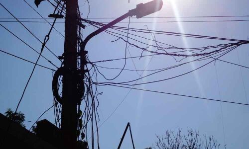 Dangling wires, cables a grave threat here