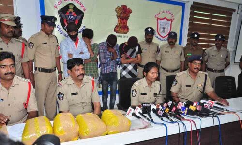 4 habitual chain-snatchers held, booty worth `1.74 L recovered
