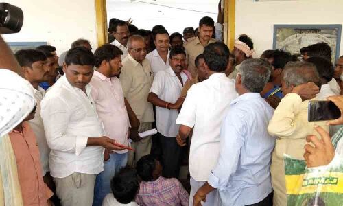 Rachur farmers seek action against Veldanda Tahsildar
