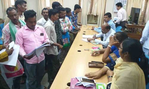 Tribals urge officials to address drinking water issues in their villages