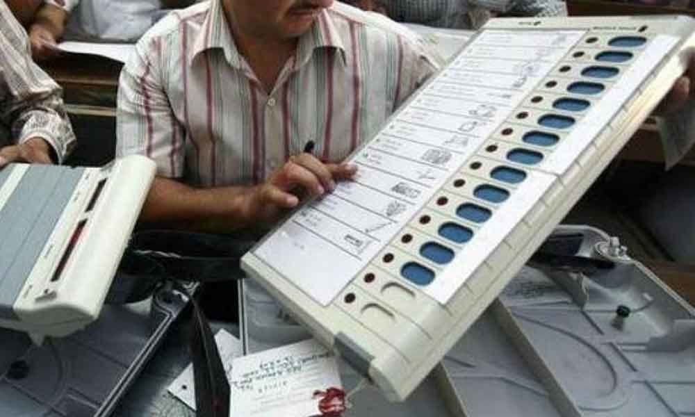 Faulty EVMs delay voting in Kerala