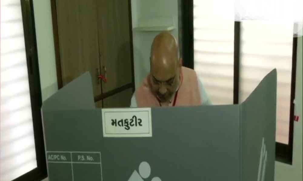 Amit Shah votes in Ahmedabad
