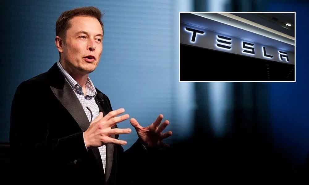 Tesla CEO plans to hand the car keys to robots next year