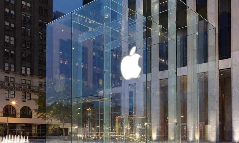 A New York teenager sued Apple for $ 1 billion for linking him falsely with thefts at Apple stores