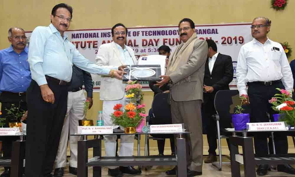 DGP Mahender Reddy praises NITW faculty in Warangal