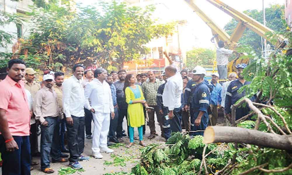 Dy Speaker monitors relief works in city