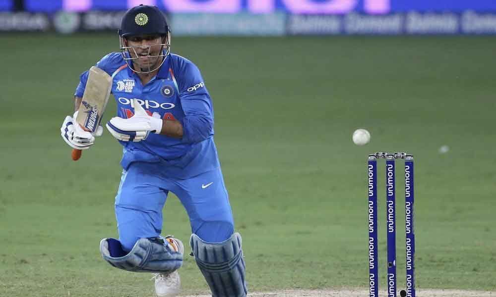 Cricket: Dhoni to rest before World Cup if back trouble worsens