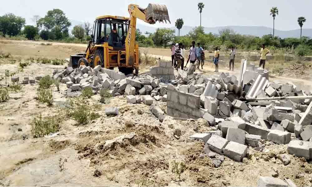 Encroachments cleared in govt land