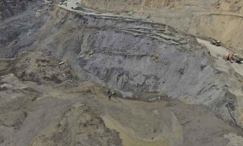 Rescuers battle to find bodies in Myanmar mudslide