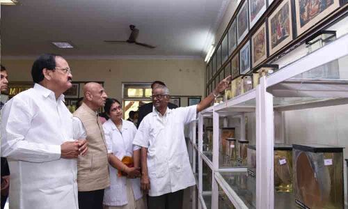 Venkaiah visits SVVUs pathology museum