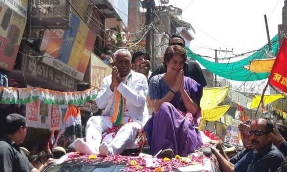 Priyanka Gandhi holds road show in Jhansi