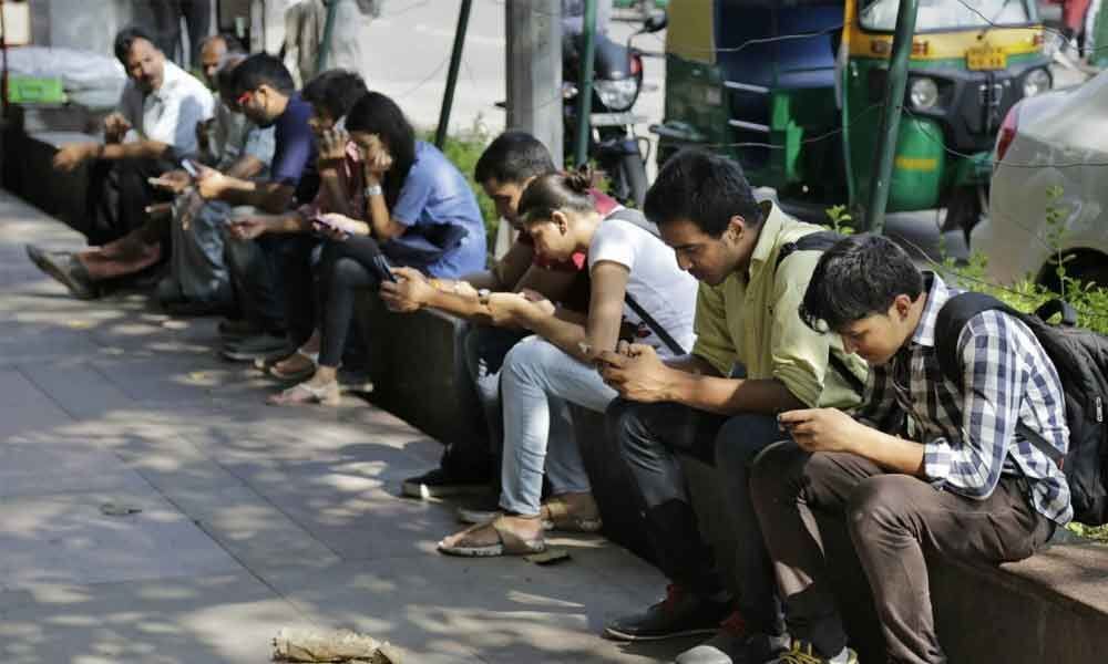 Smartphones To Double By 2023 : Internet users in India to rise by 40%: McKinsey