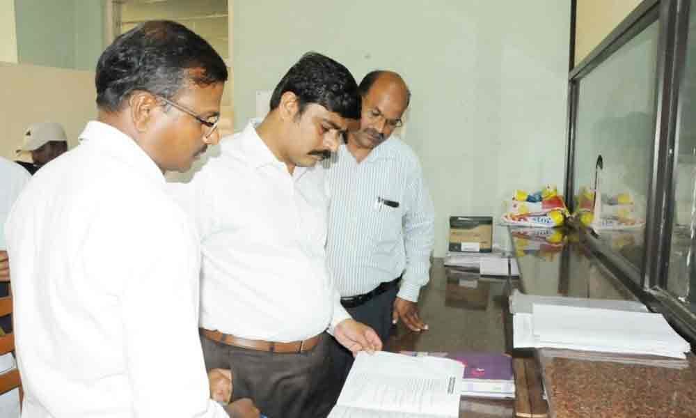 Collector expresses ire on RIMS medical officers